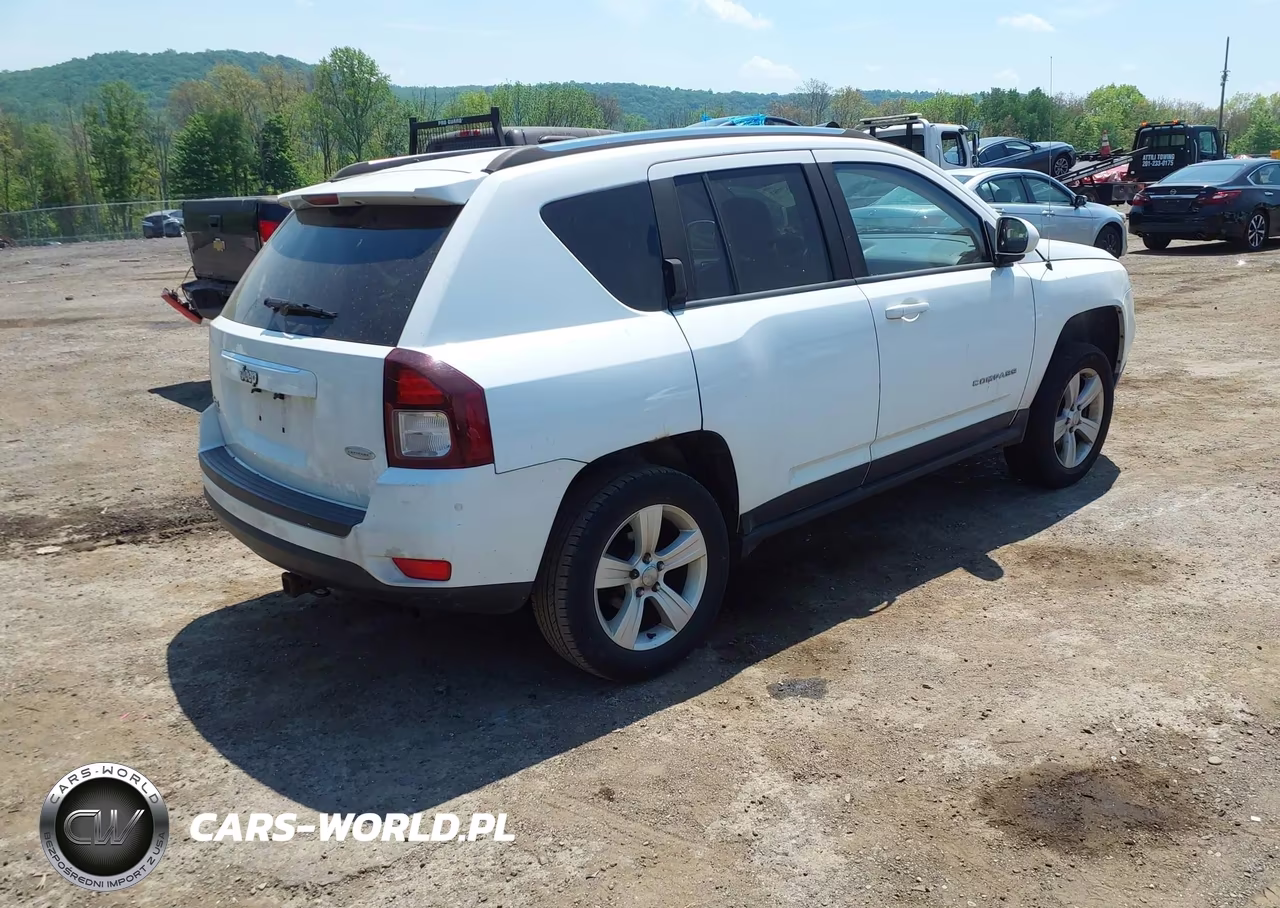 2014 Jeep Compass Latitude VIN:1C4NJDEB3ED761786 - 4
