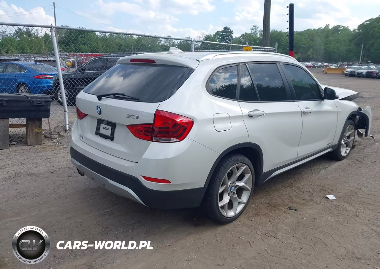 2014 BMW X1 xDrive28I VIN:WBAVL1C54EVY13584 - 4