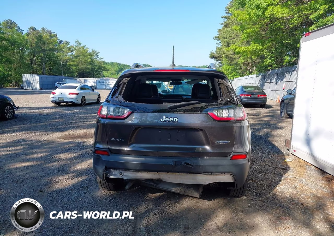2019 Jeep Cherokee Latitude Plus 4X4 VIN:1C4PJMLB4KD182443 - 16