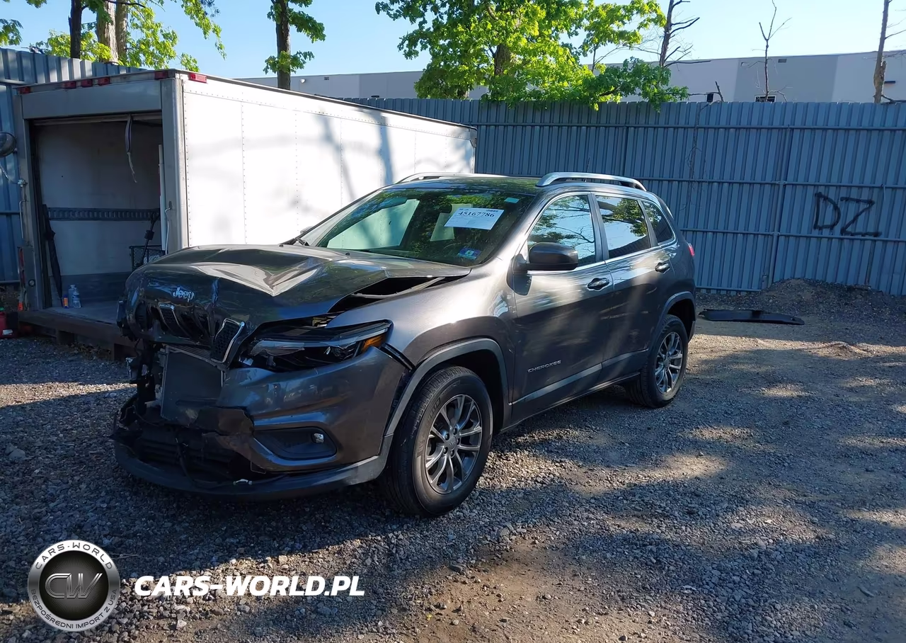 2019 Jeep Cherokee Latitude Plus 4X4 VIN:1C4PJMLB4KD182443 - 2