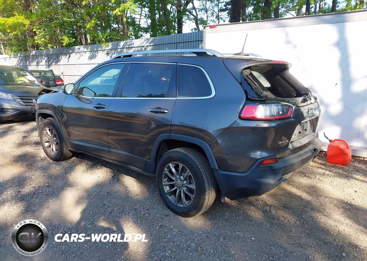 2019 Jeep Cherokee Latitude Plus 4X4 VIN:1C4PJMLB4KD182443 - 3