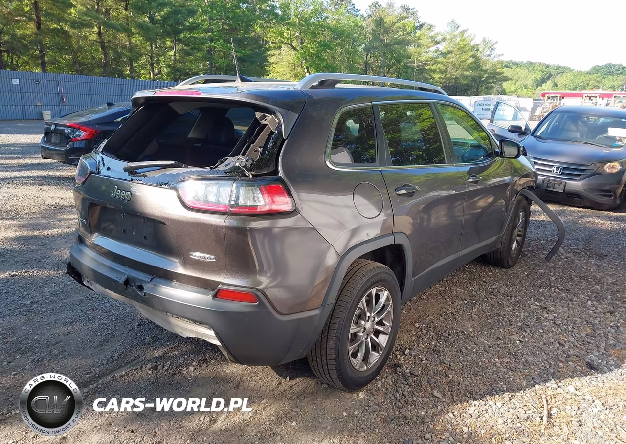 2019 Jeep Cherokee Latitude Plus 4X4 VIN:1C4PJMLB4KD182443 - 4