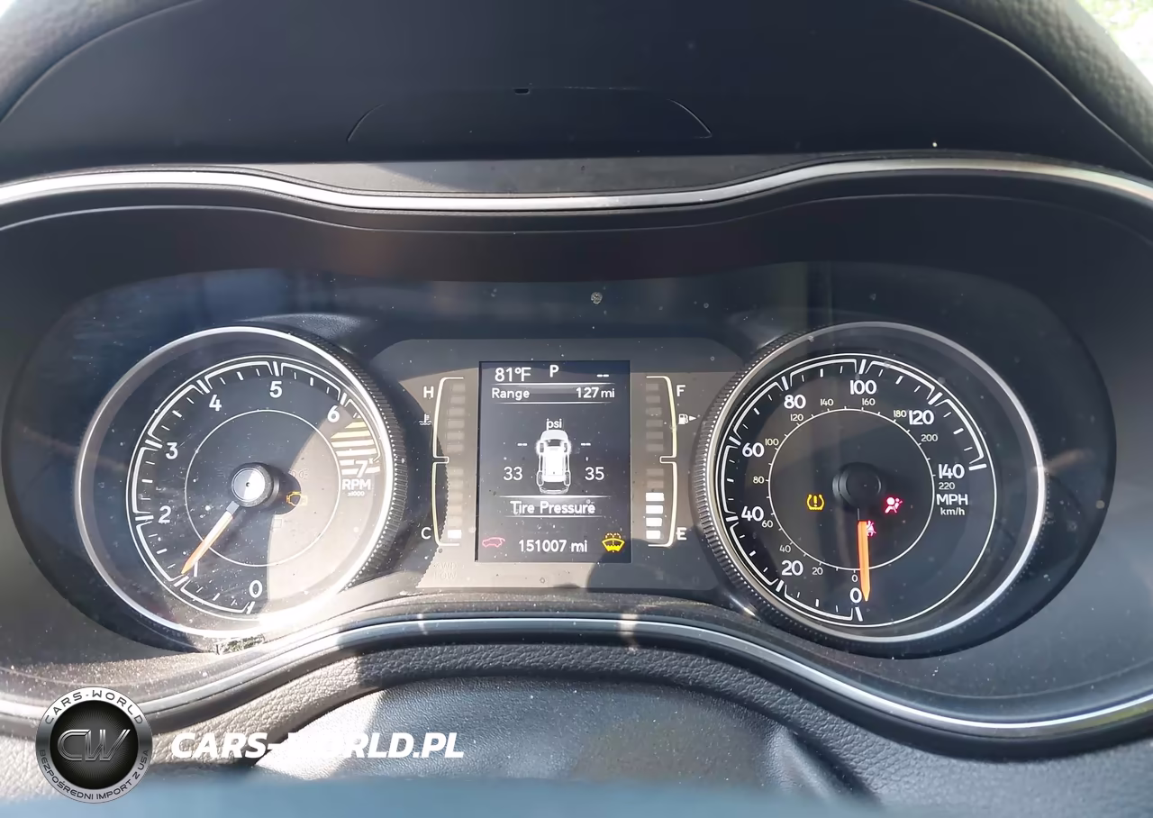 2019 Jeep Cherokee Latitude Plus 4X4 VIN:1C4PJMLB4KD182443 - 7