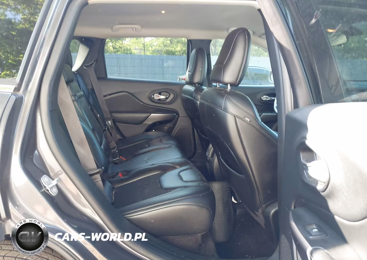 2019 Jeep Cherokee Latitude Plus 4X4 VIN:1C4PJMLB4KD182443 - 8