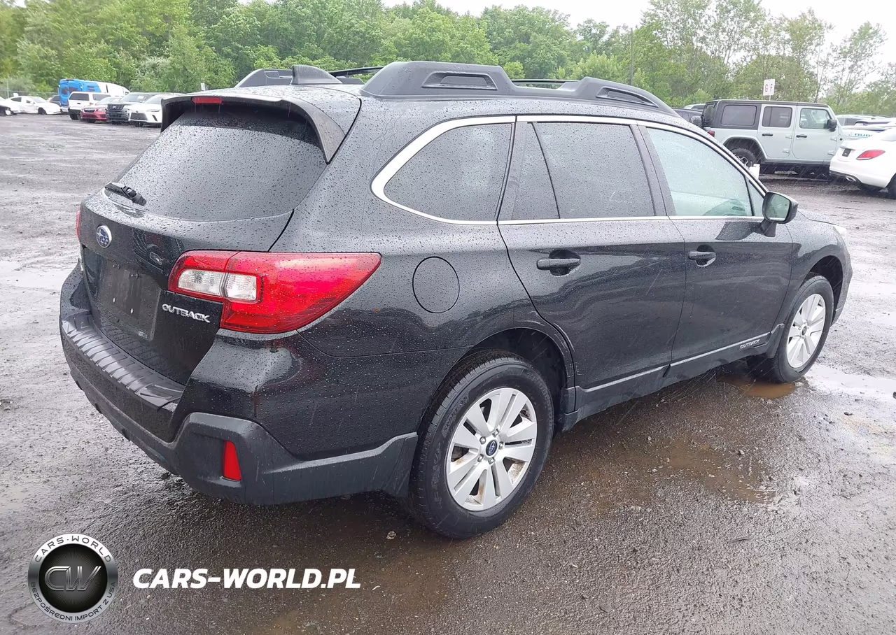 2019 Subaru Outback 2.5I Premium VIN:4S4BSAFC2K3313820 - 4