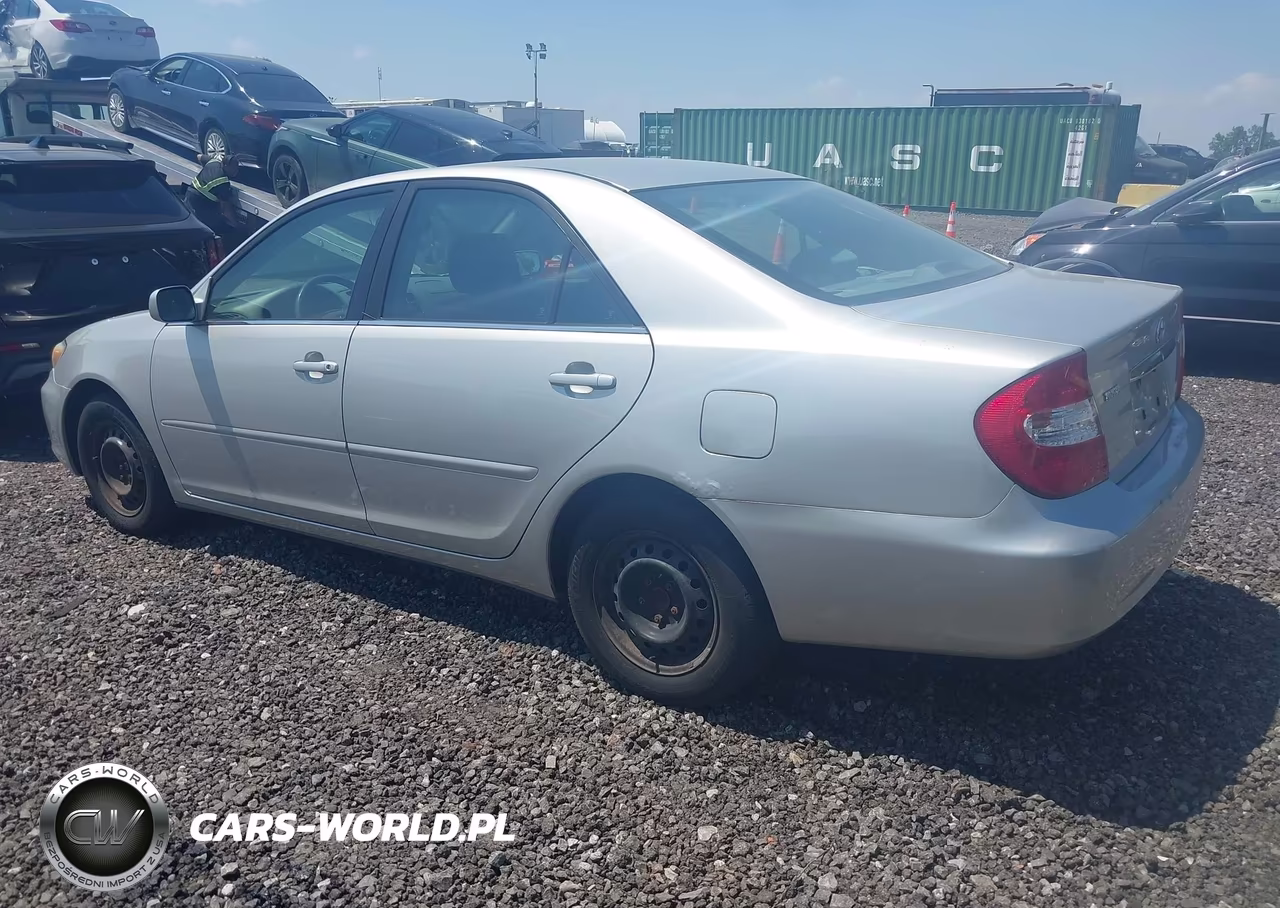 2002 Toyota Camry Le VIN:4T1BE32K92U021656 - 3