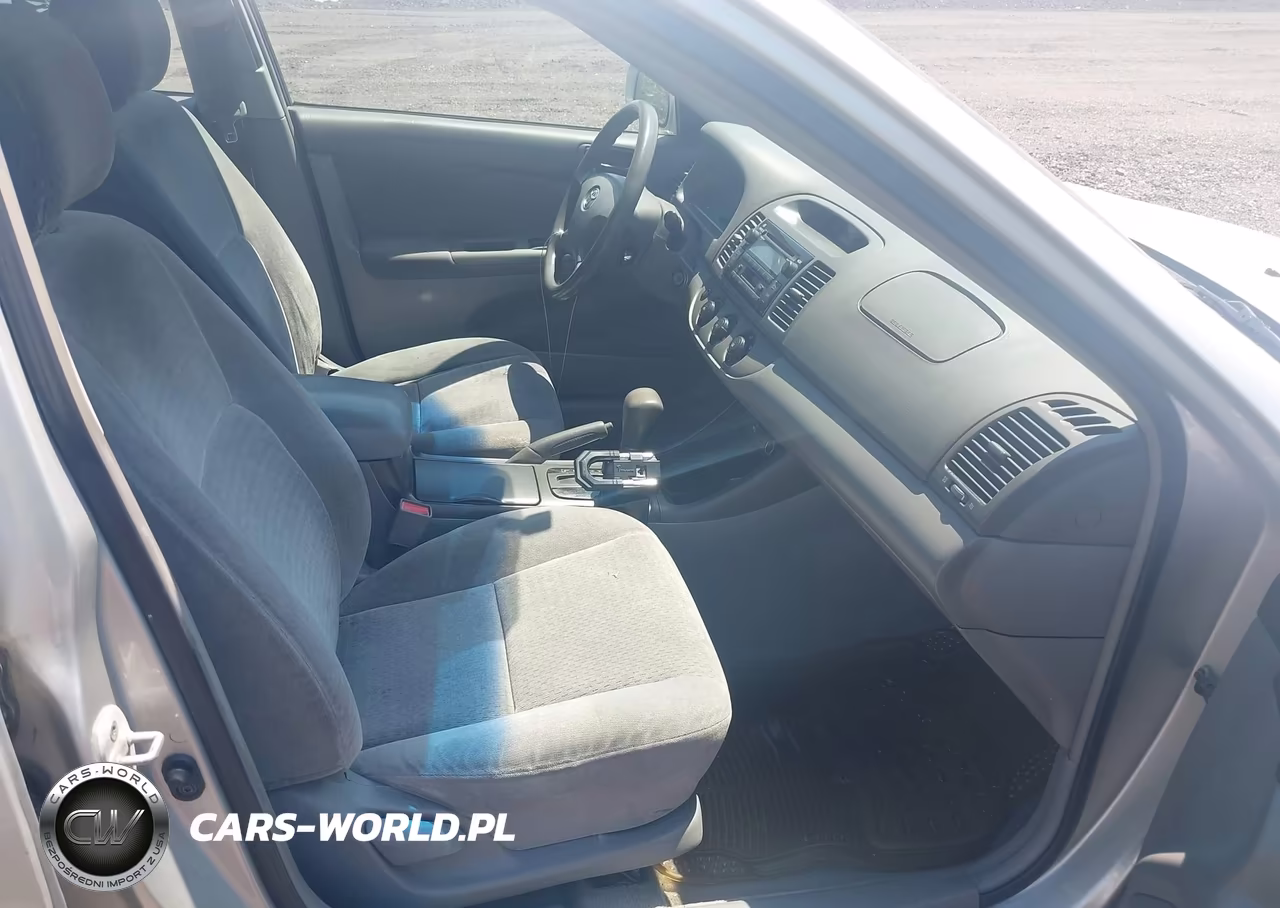 2002 Toyota Camry Le VIN:4T1BE32K92U021656 - 5