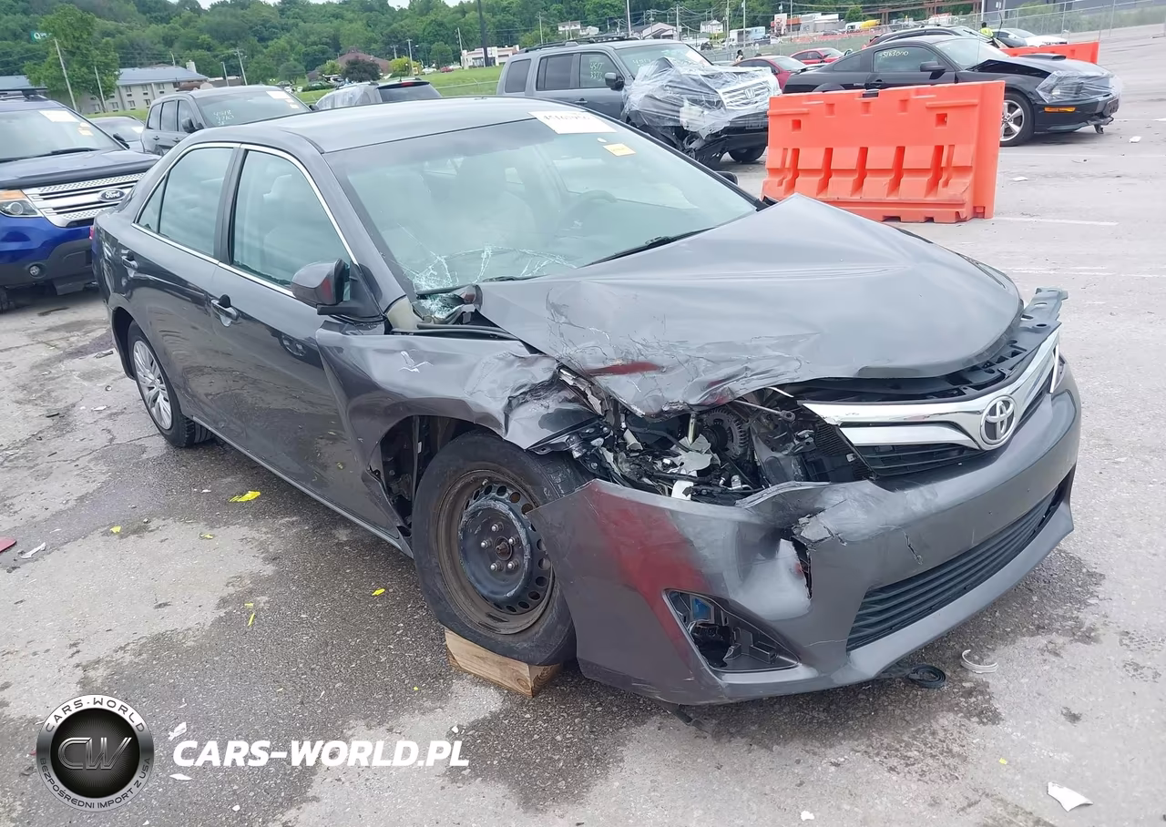 2014 Toyota Camry Le – zdjęcie 1 z 20