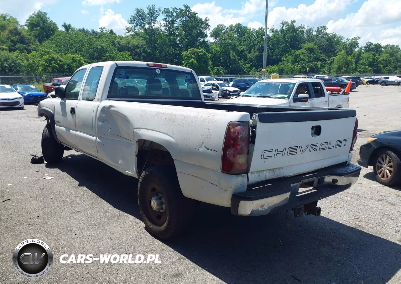 2003 Chevrolet Silverado 2500Hd VIN:1GCHC29UX3E123047 - 3