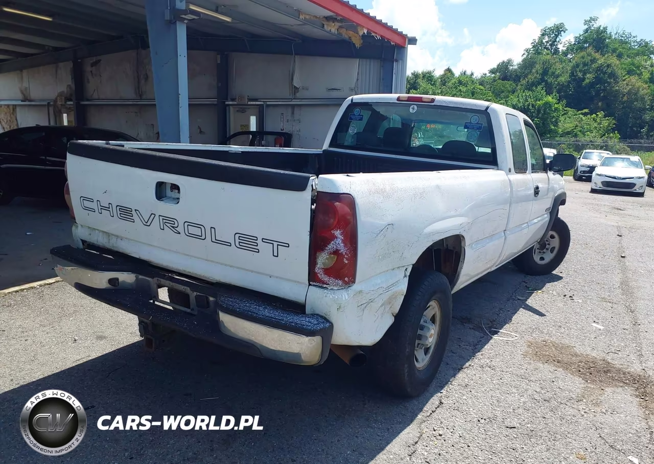 2003 Chevrolet Silverado 2500Hd VIN:1GCHC29UX3E123047 - 4