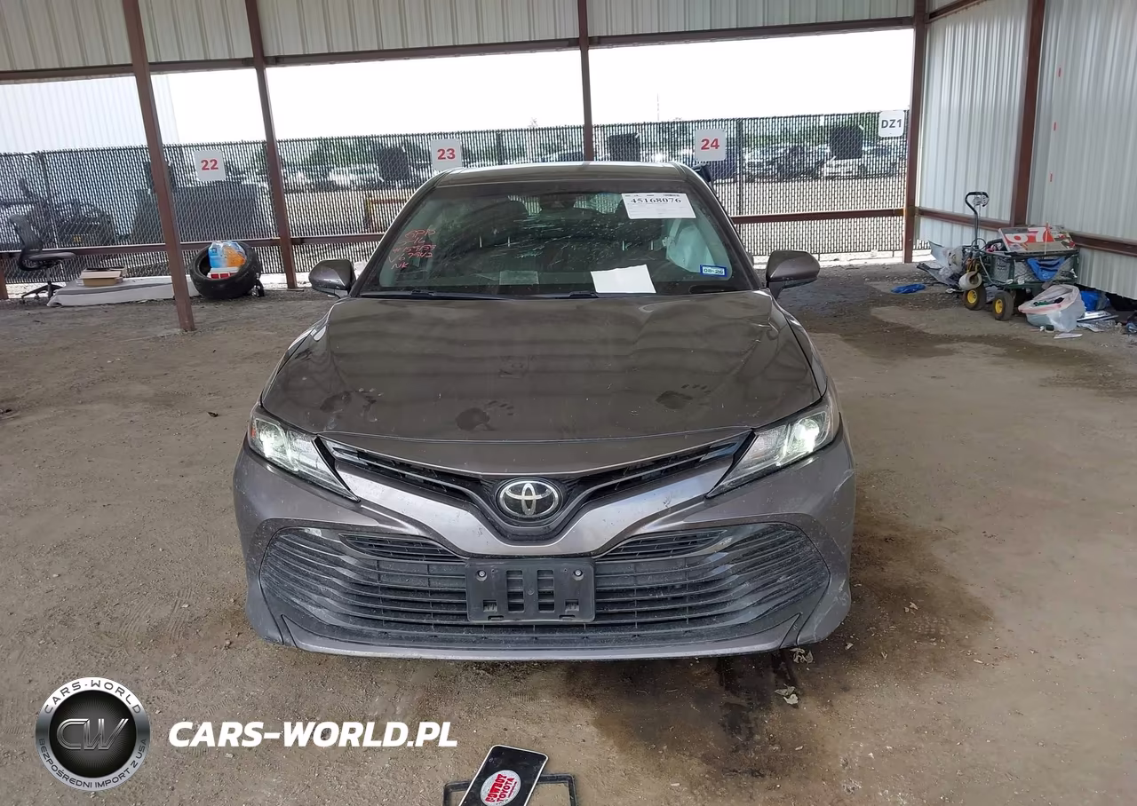 2018 Toyota Camry Le VIN:4T1B11HKXJU667942 - 12