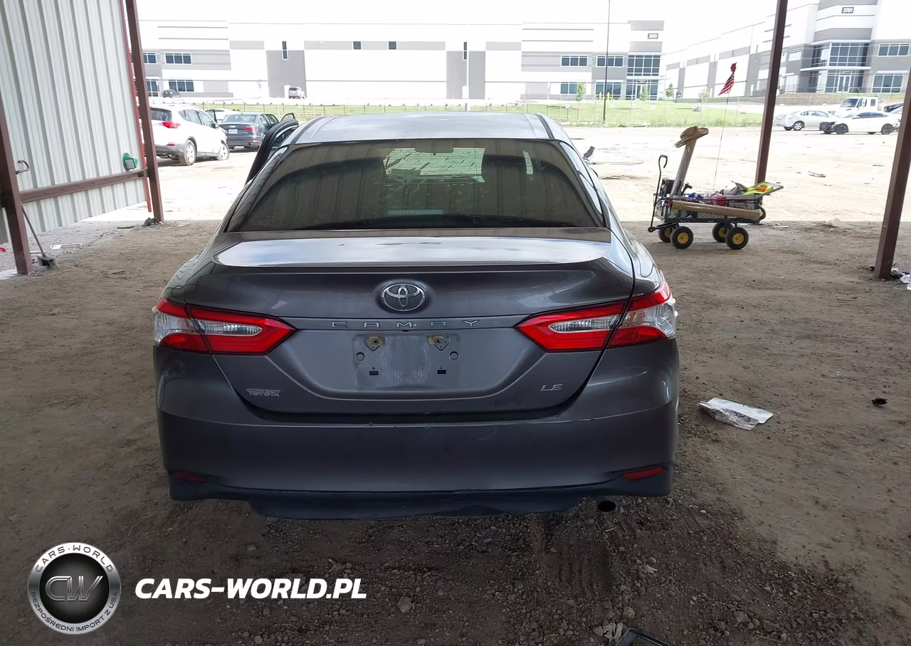 2018 Toyota Camry Le VIN:4T1B11HKXJU667942 - 16