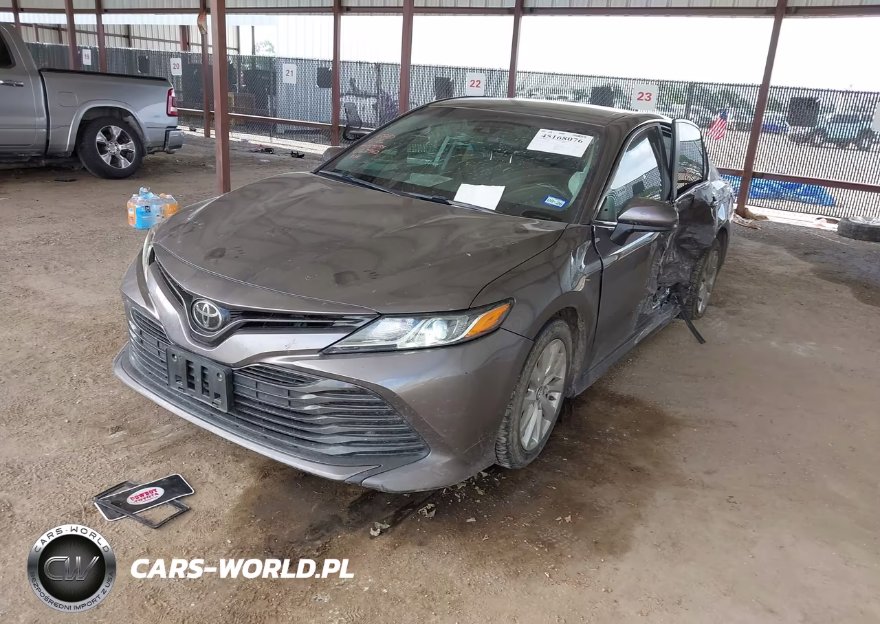 2018 Toyota Camry Le VIN:4T1B11HKXJU667942 - 2