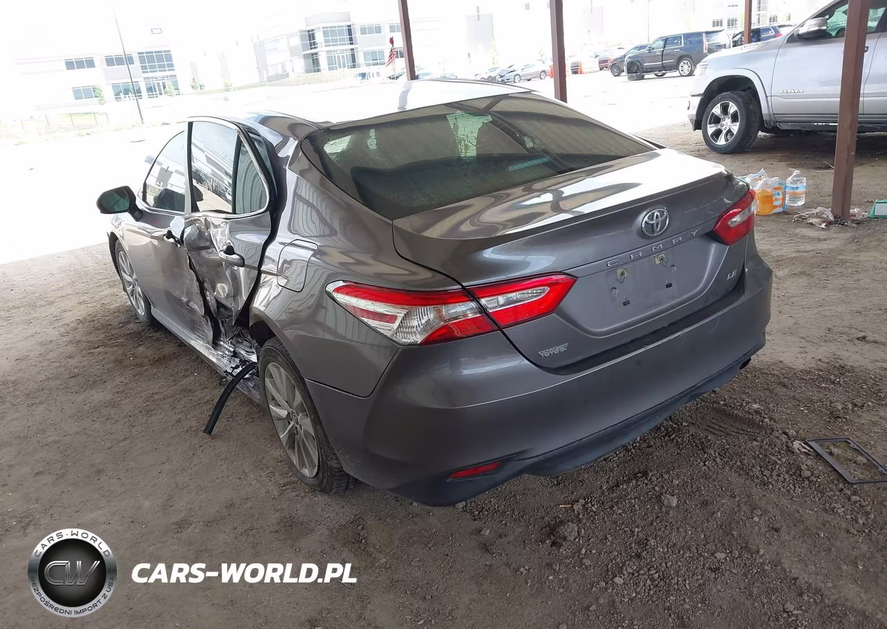 2018 Toyota Camry Le VIN:4T1B11HKXJU667942 - 3