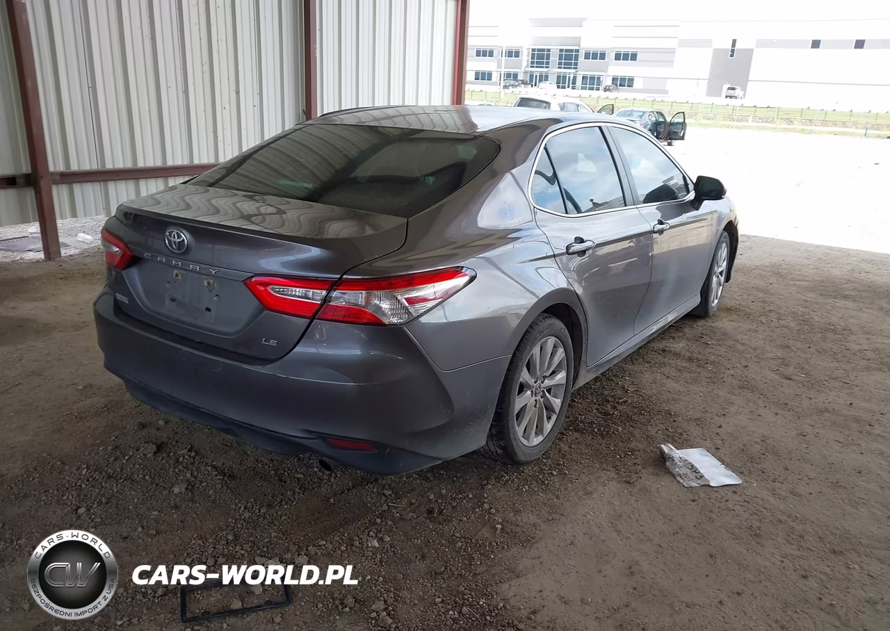 2018 Toyota Camry Le VIN:4T1B11HKXJU667942 - 4