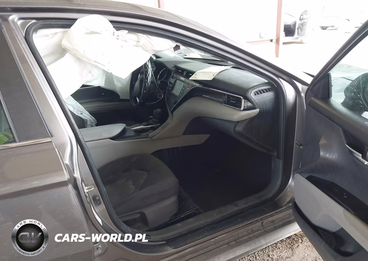 2018 Toyota Camry Le VIN:4T1B11HKXJU667942 - 5