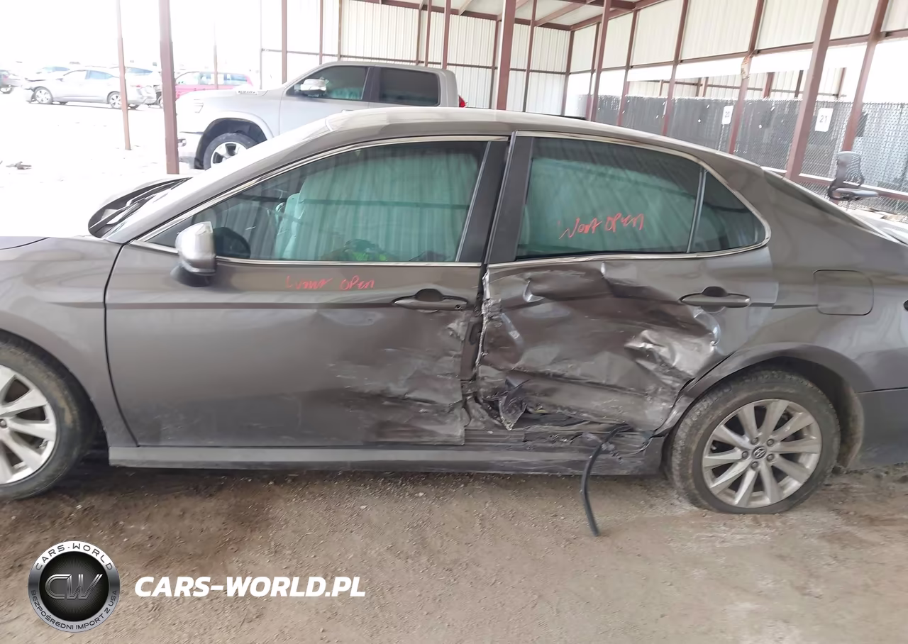 2018 Toyota Camry Le VIN:4T1B11HKXJU667942 - 6