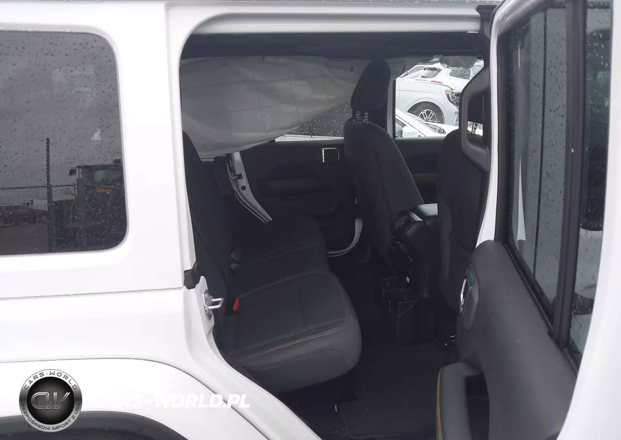2025 Jeep Wrangler 4-Door Sahara 4X4 VIN:1C4PJXEN9SW569549 - 8