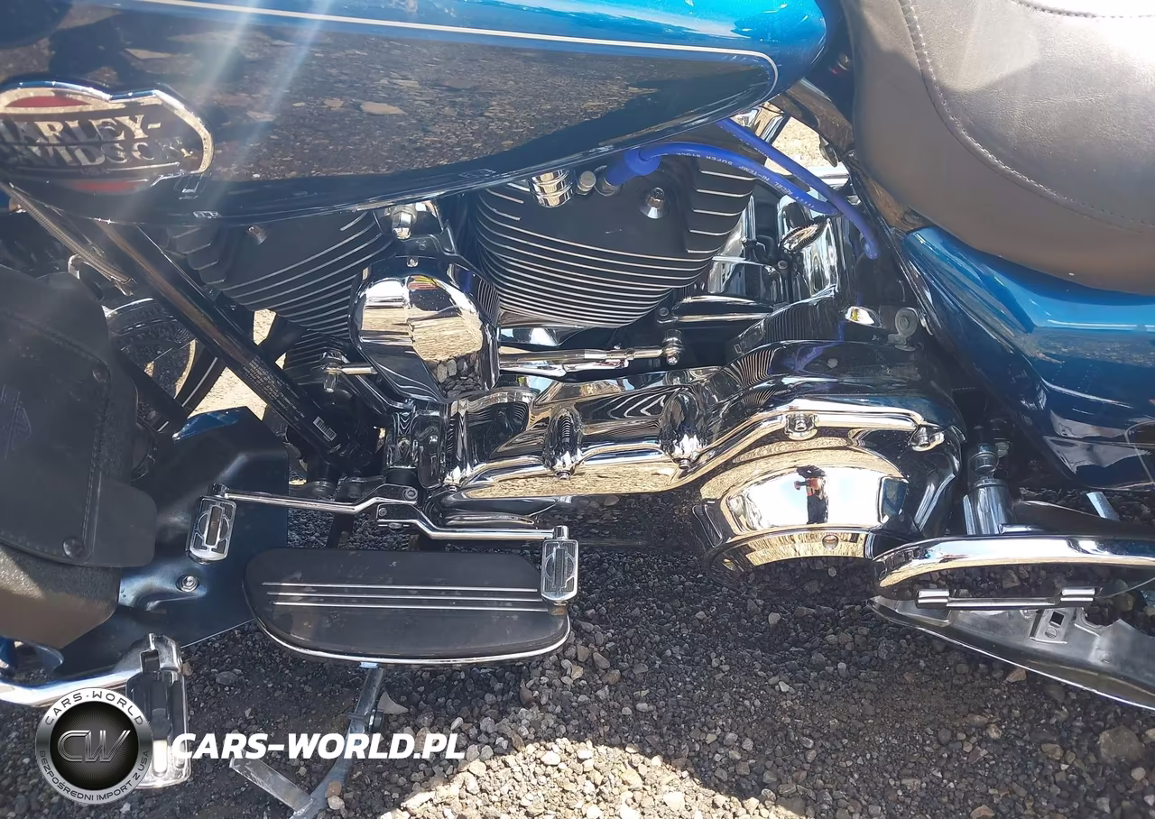 2012 Harley-Davidson Flhtcu Ultra Classic Electra Gld VIN:1HD1FCM17CB679005 - 9