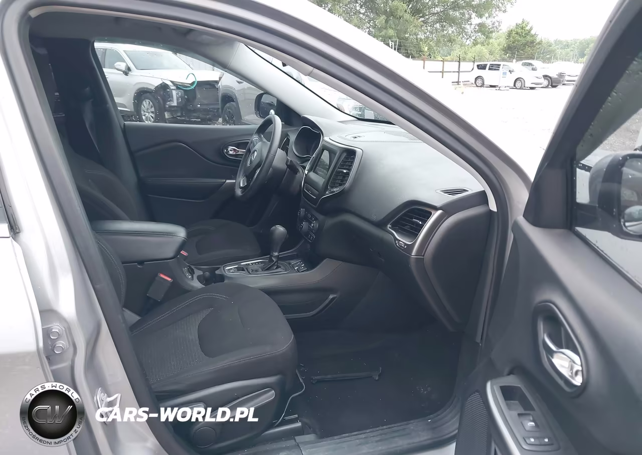 2019 Jeep Cherokee Latitude Fwd VIN:1C4PJLCB3KD232579 - 5