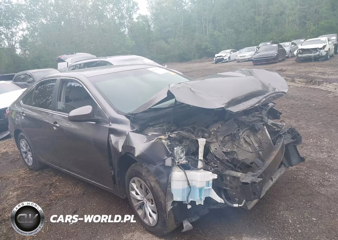 2016 Toyota Camry Le – zdjęcie 1 z 17