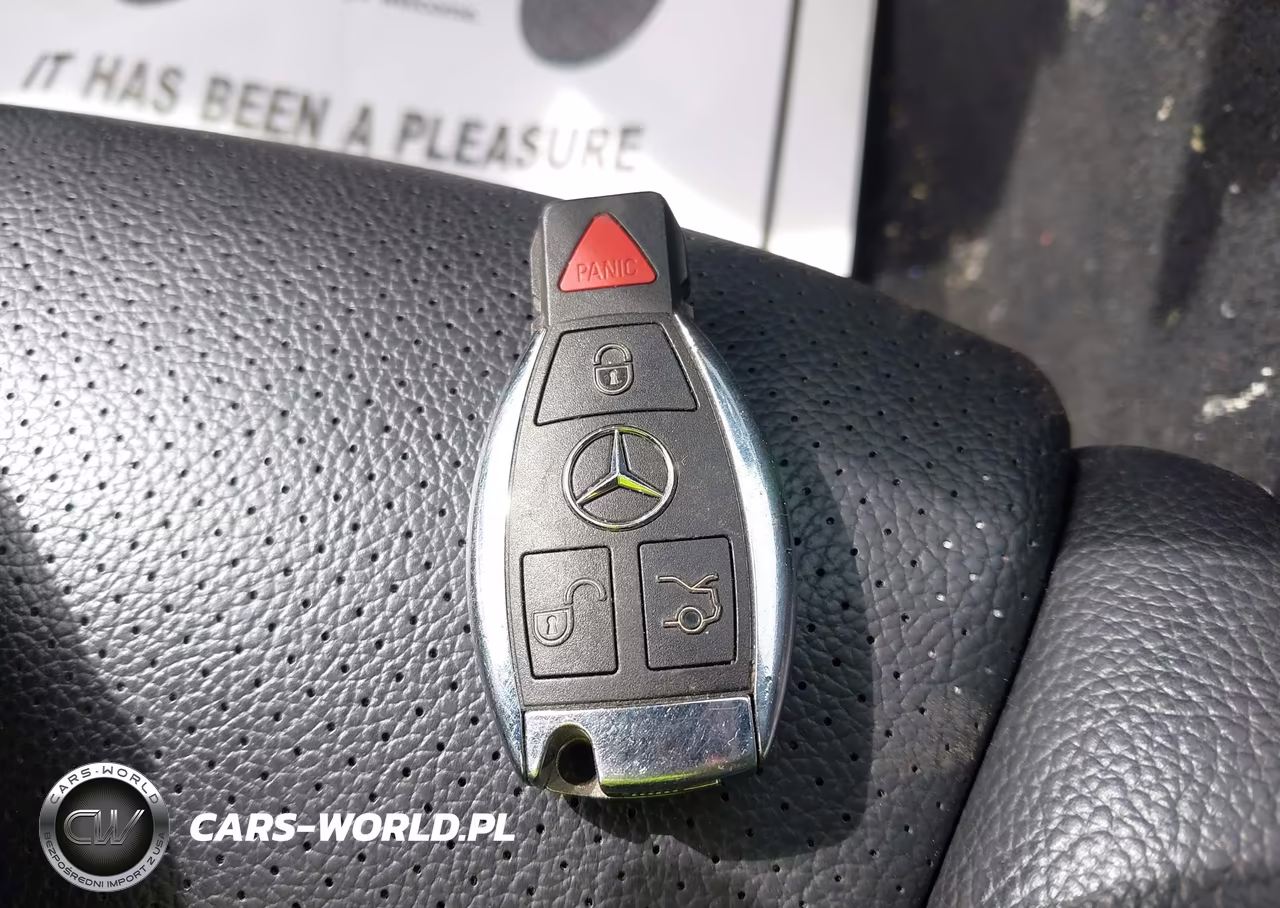 2018 Mercedes-Benz C 300 4Matic VIN:55SWF4KB5JU260216 - 11
