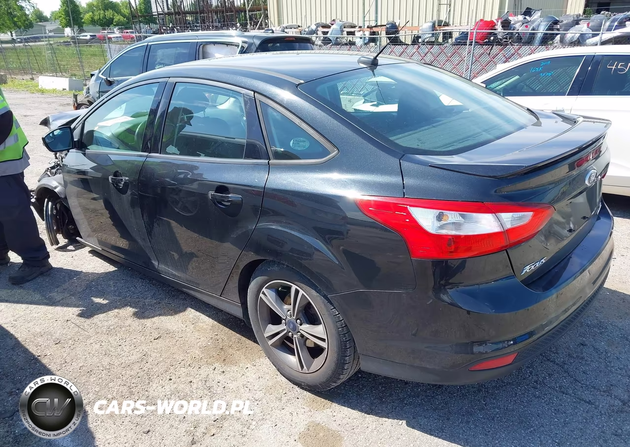 2014 Ford Focus Se VIN:1FADP3F27EL320810 - 3