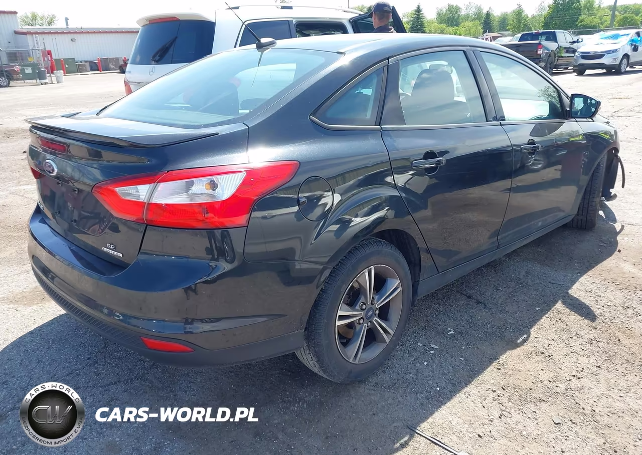 2014 Ford Focus Se VIN:1FADP3F27EL320810 - 4