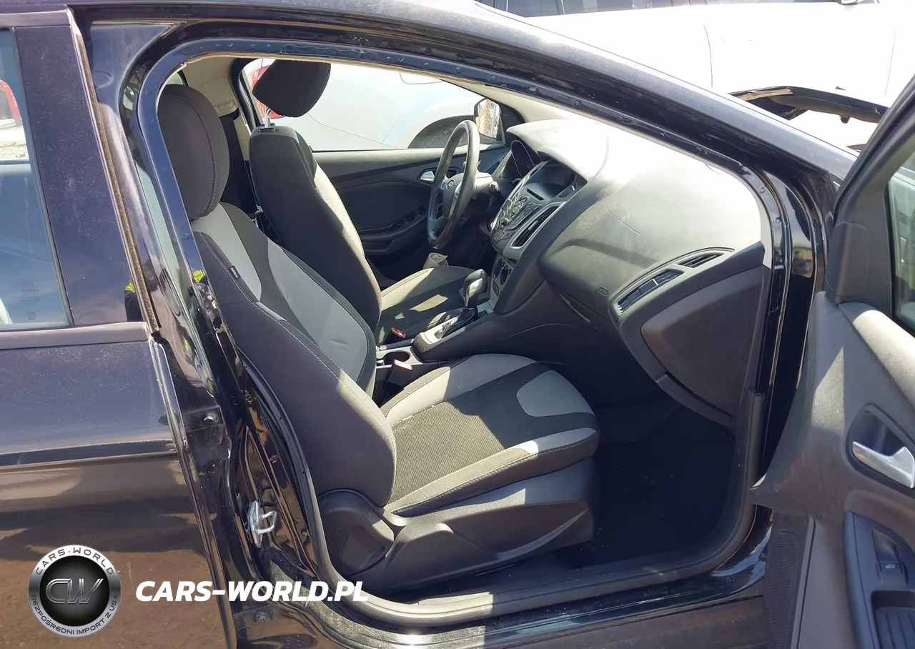 2014 Ford Focus Se VIN:1FADP3F27EL320810 - 5