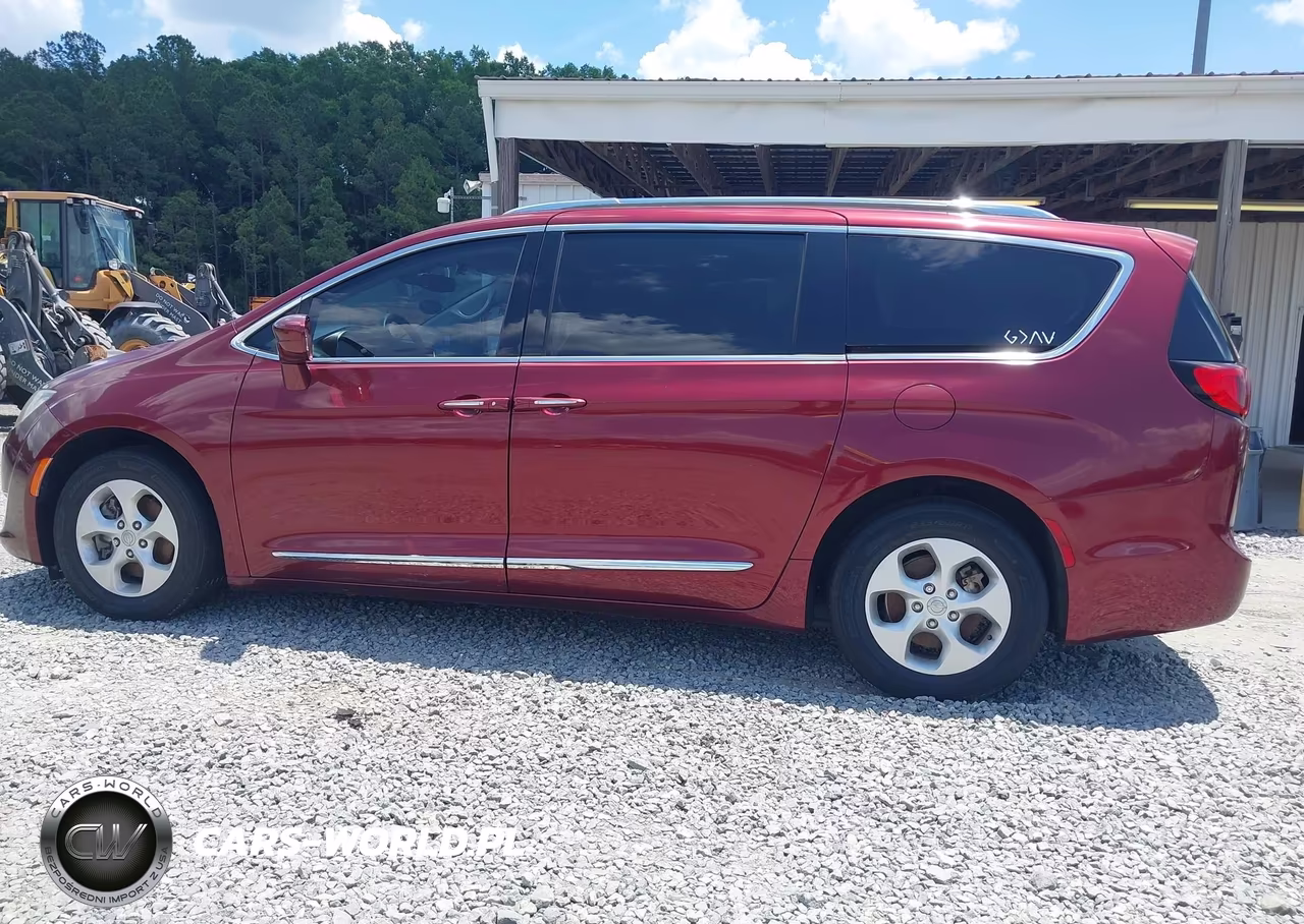 2017 Chrysler Pacifica Touring-L Plus VIN:2C4RC1EG6HR704618 - 14