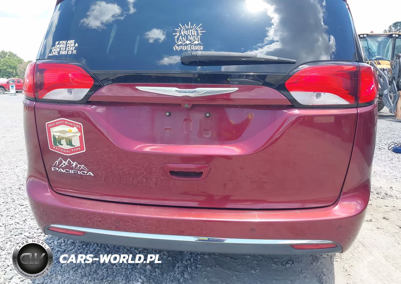 2017 Chrysler Pacifica Touring-L Plus VIN:2C4RC1EG6HR704618 - 16