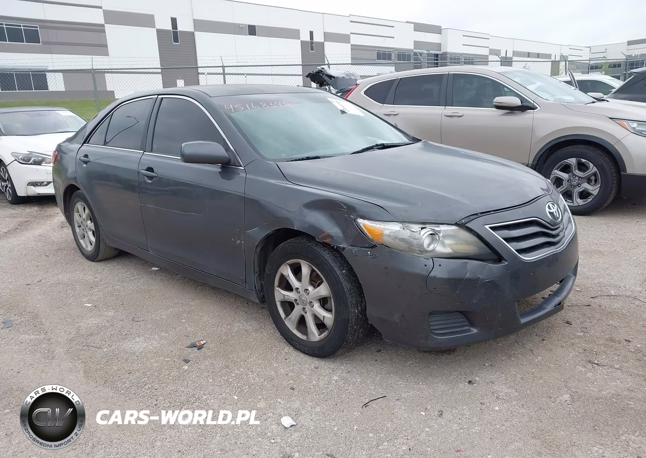 2011 Toyota Camry Le – zdjęcie 1 z 12