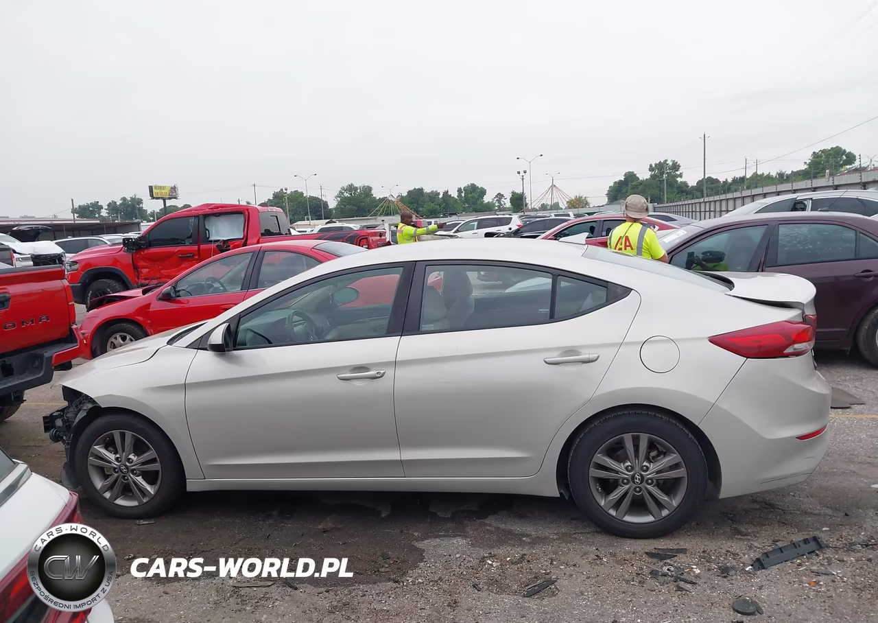 2018 Hyundai Elantra Sel VIN:5NPD84LF6JH225805 - 13