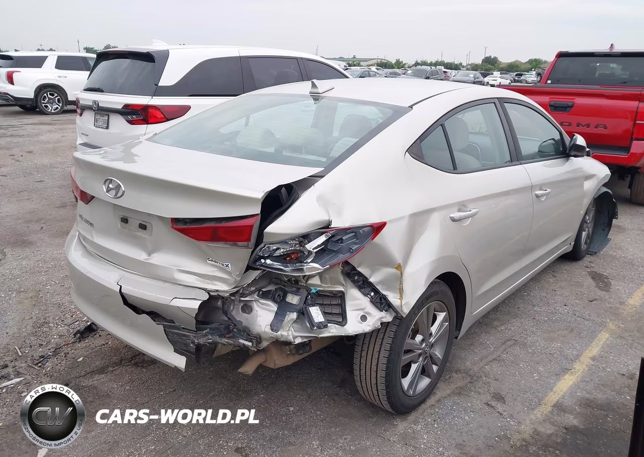 2018 Hyundai Elantra Sel VIN:5NPD84LF6JH225805 - 4