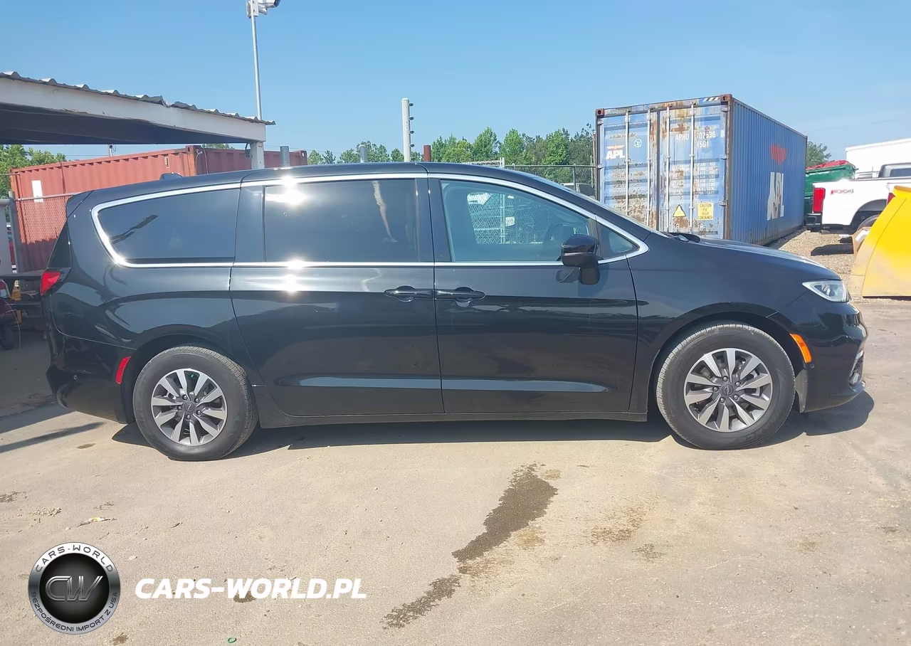 2023 Chrysler Pacifica Hybrid Touring L VIN:2C4RC1L72PR584110 - 14