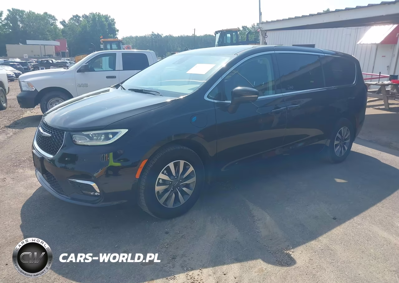 2023 Chrysler Pacifica Hybrid Touring L VIN:2C4RC1L72PR584110 - 2