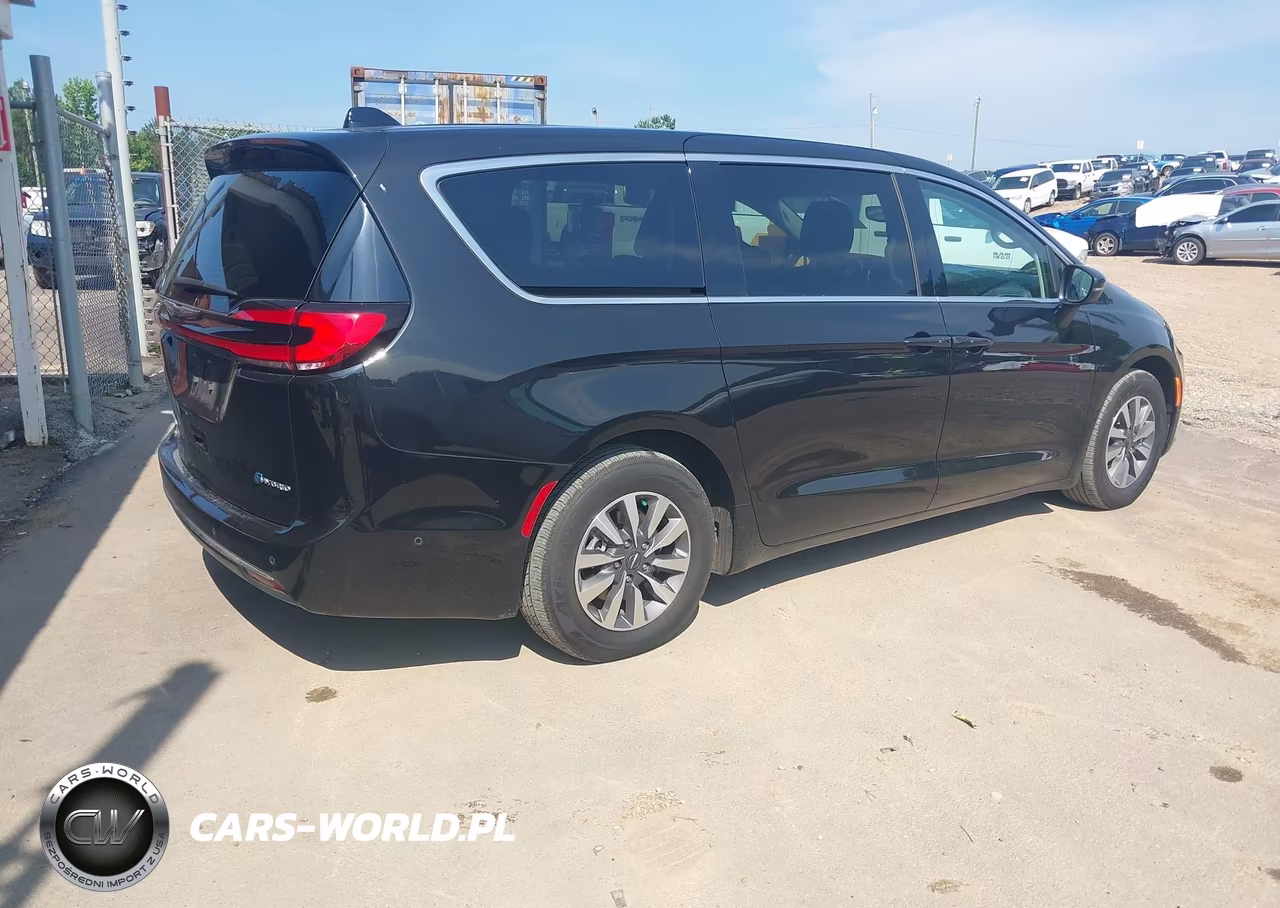 2023 Chrysler Pacifica Hybrid Touring L VIN:2C4RC1L72PR584110 - 4