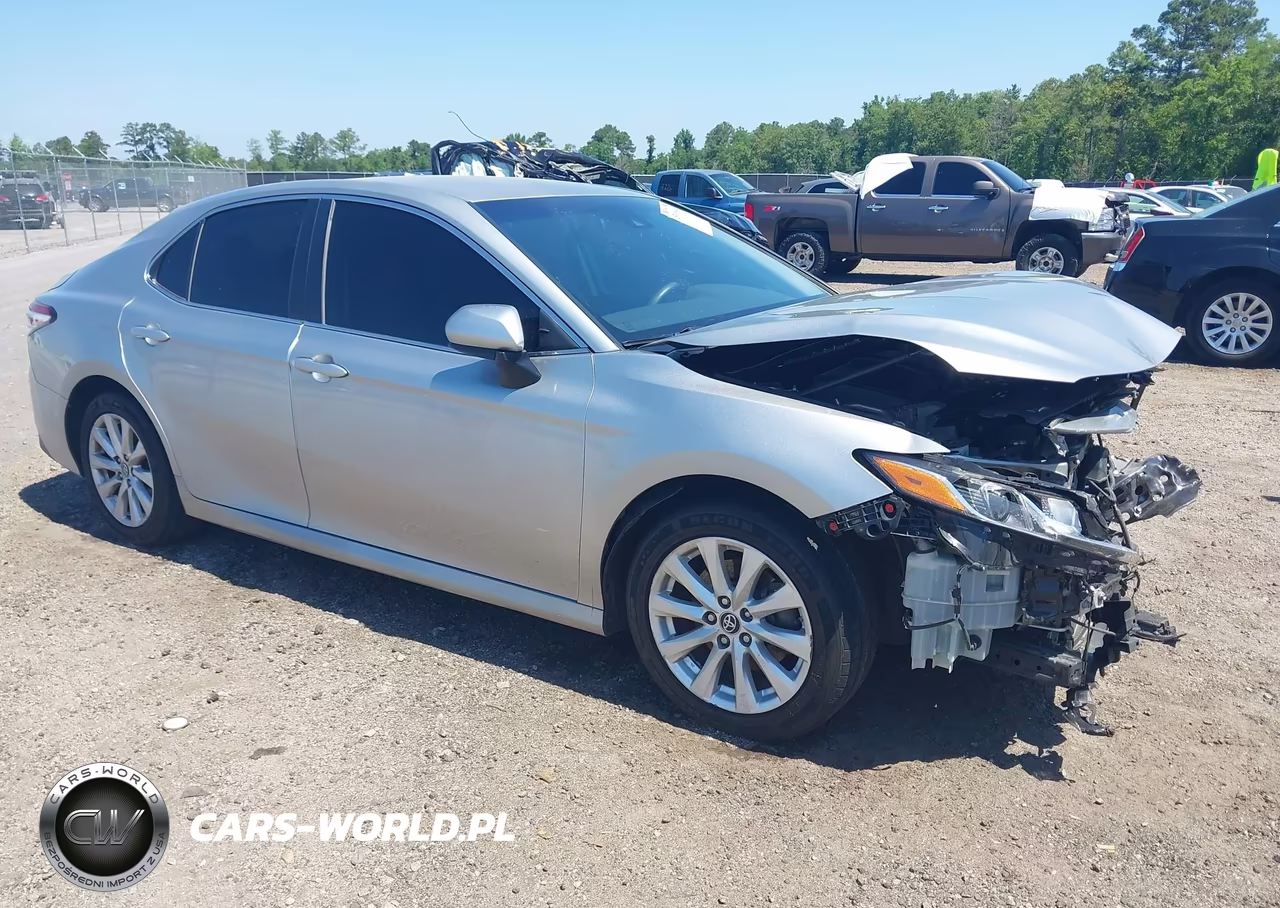 2019 Toyota Camry Le – zdjęcie 1 z 17