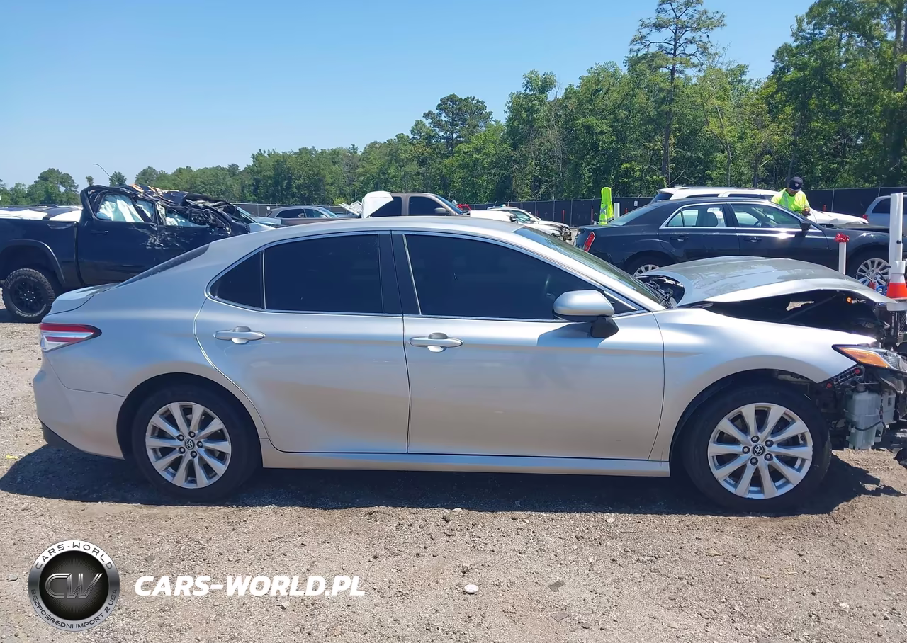 2019 Toyota Camry Le VIN:4T1B11HK1KU818927 - 14