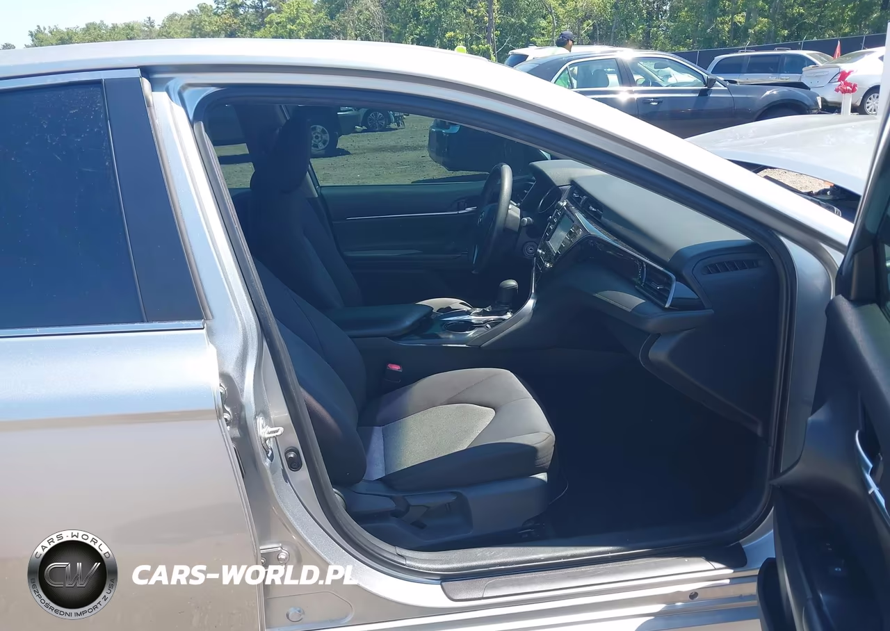 2019 Toyota Camry Le VIN:4T1B11HK1KU818927 - 5