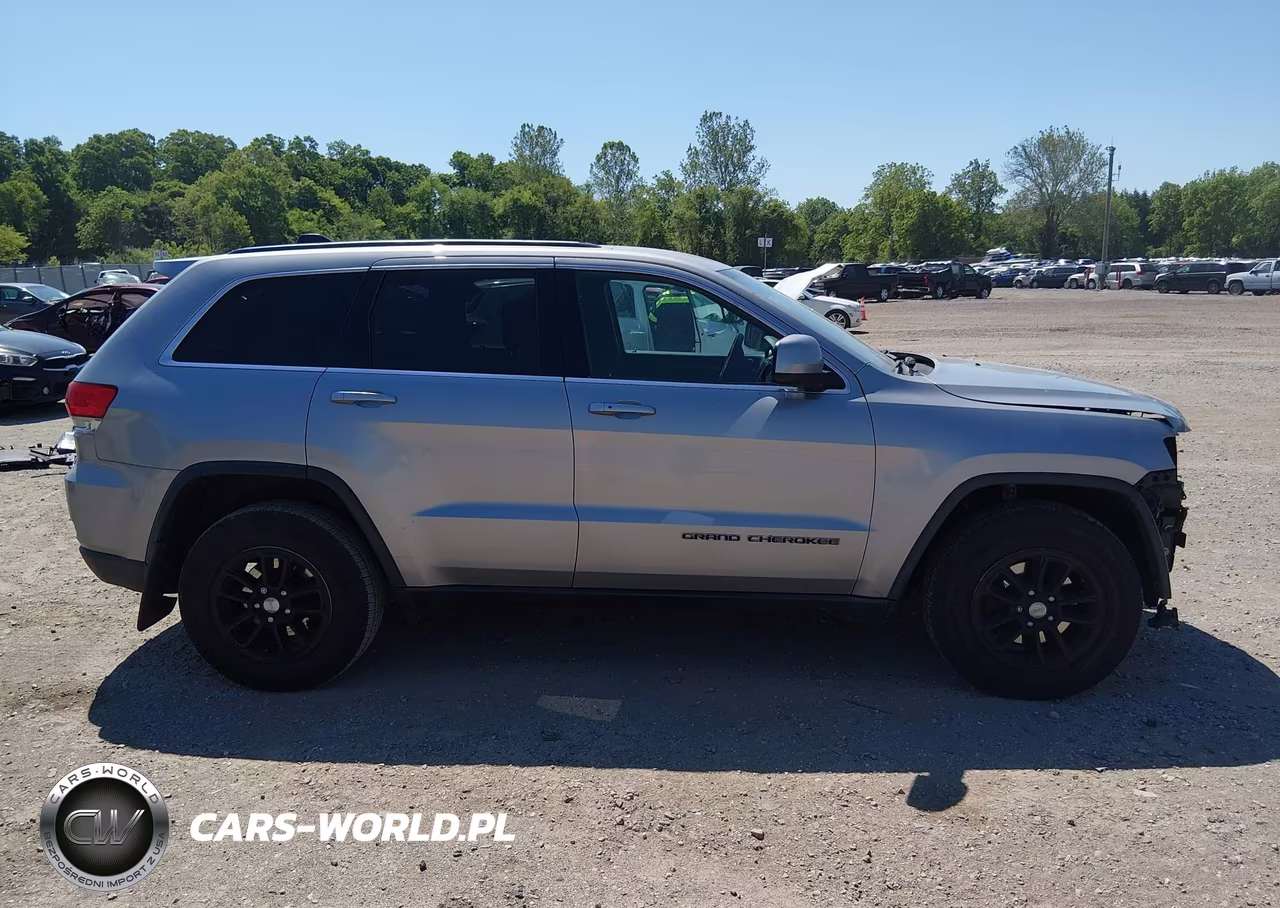 2018 Jeep Grand Cherokee Laredo 4X4 VIN:1C4RJFAG2JC458948 - 14