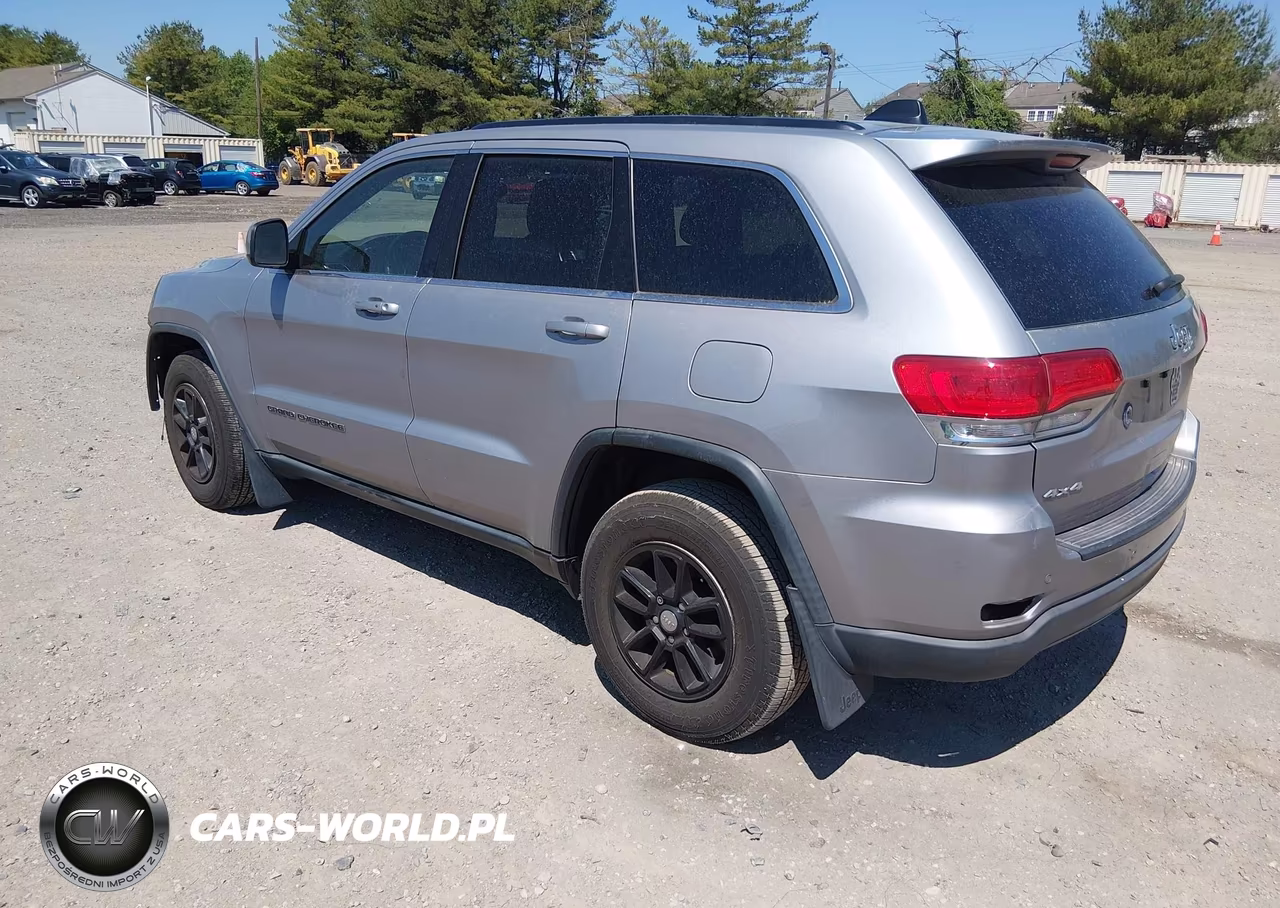 2018 Jeep Grand Cherokee Laredo 4X4 VIN:1C4RJFAG2JC458948 - 3