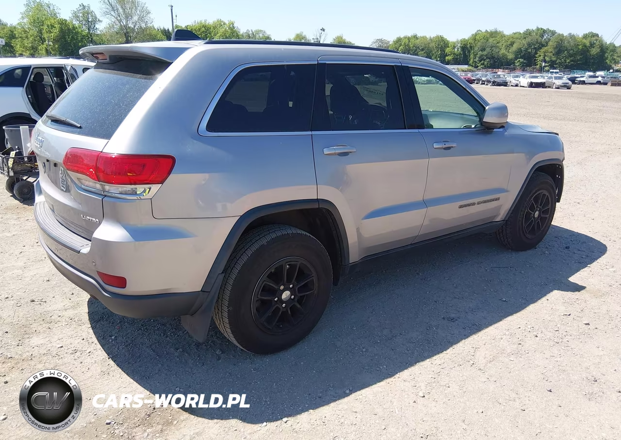 2018 Jeep Grand Cherokee Laredo 4X4 VIN:1C4RJFAG2JC458948 - 4