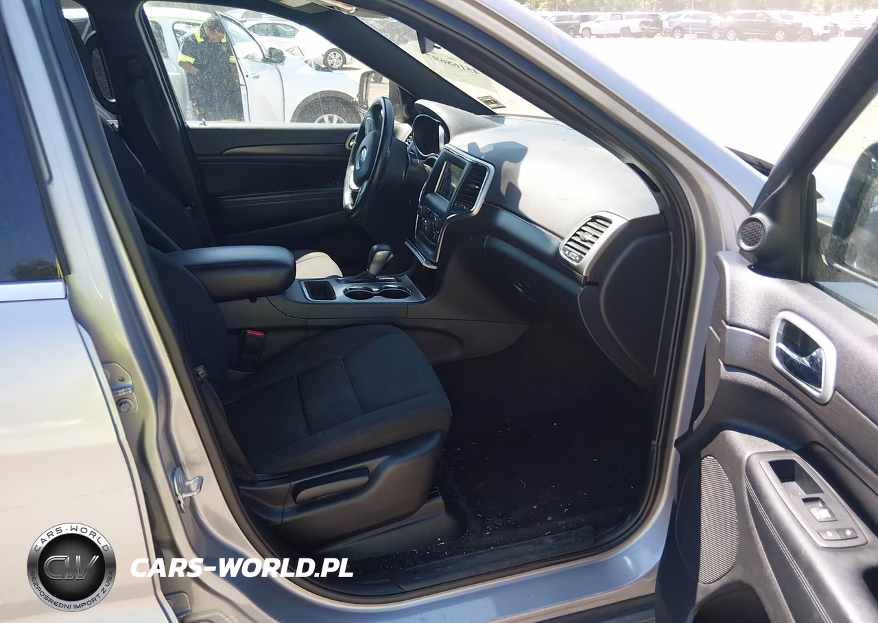 2018 Jeep Grand Cherokee Laredo 4X4 VIN:1C4RJFAG2JC458948 - 5