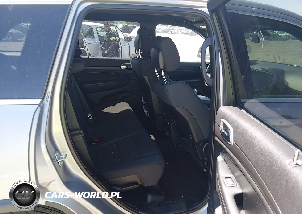 2018 Jeep Grand Cherokee Laredo 4X4 VIN:1C4RJFAG2JC458948 - 8