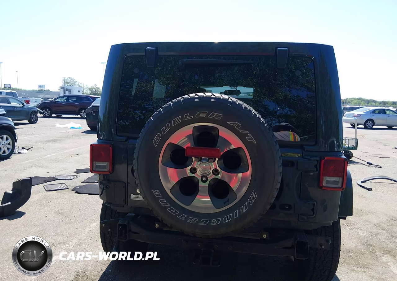 2017 Jeep Wrangler Unlimited Sahara 4X4 VIN:1C4HJWEG8HL738633 - 16
