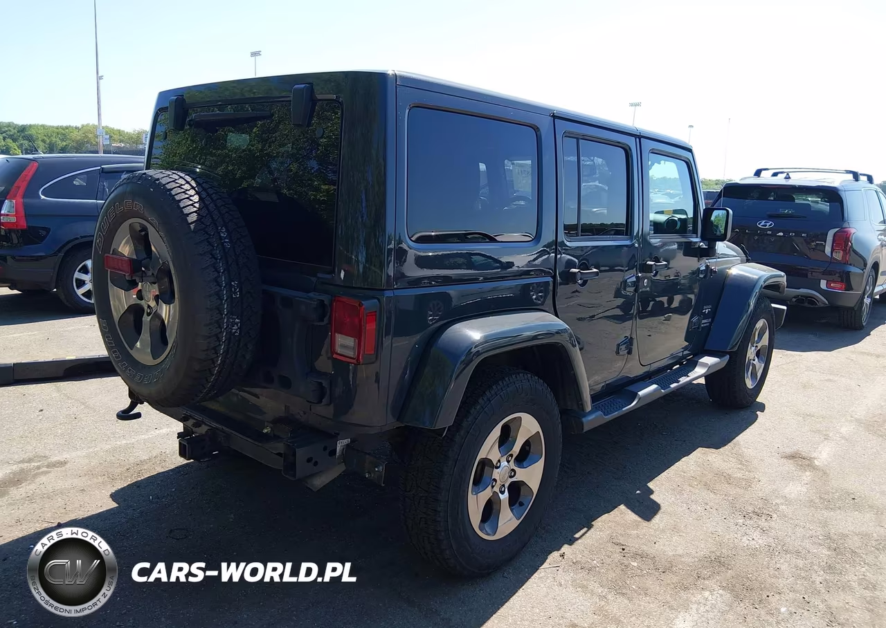 2017 Jeep Wrangler Unlimited Sahara 4X4 VIN:1C4HJWEG8HL738633 - 4
