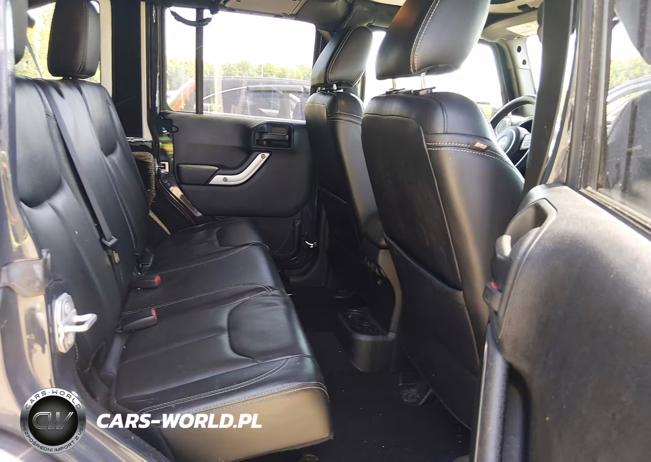2017 Jeep Wrangler Unlimited Sahara 4X4 VIN:1C4HJWEG8HL738633 - 8