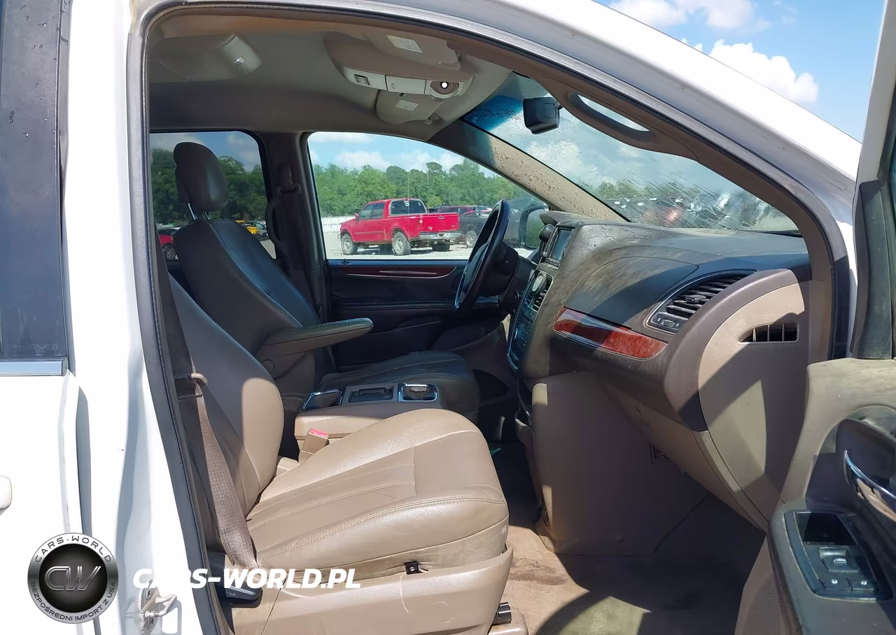2014 Chrysler Town & Country Touring VIN:2C4RC1BG2ER216816 - 5