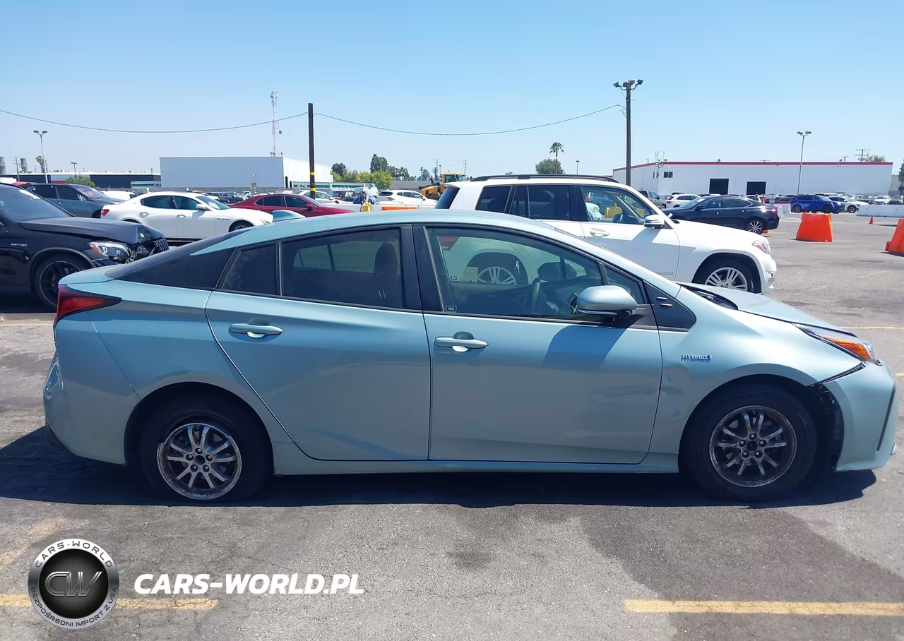 2020 Toyota Prius L Eco VIN:JTDKARFU9L3114117 - 13